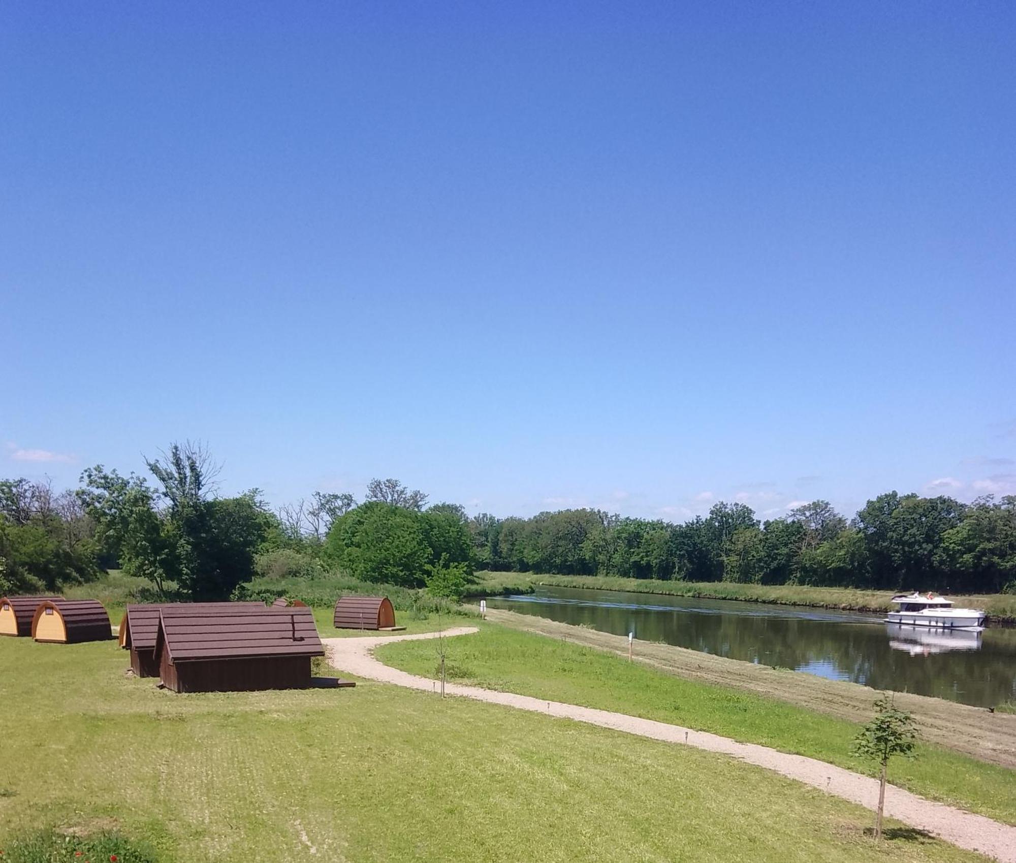 La Halte Du Canal Luthenay-Uxeloup Kültér fotó